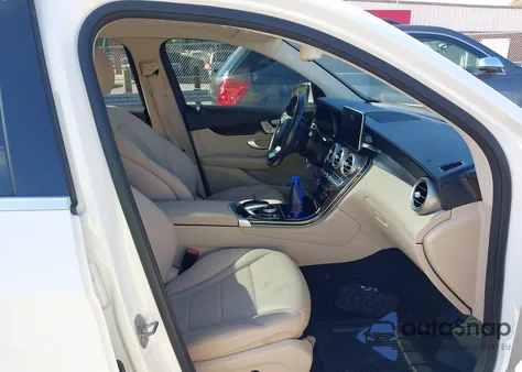 2016 Mercedes-Benz Glc 300 4Matic z USA, uszkodzony, nr VIN WDC0G4KB1GF086647